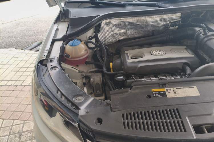 Used Volkswagen Tiguan 2015 2.0 TSI Comfort Edition Engine Bay Right