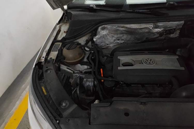 Used Volkswagen Tiguan 2015 1.8TSI Automatic Two-Wheel Drive Luxury Model Engine Bay Right
