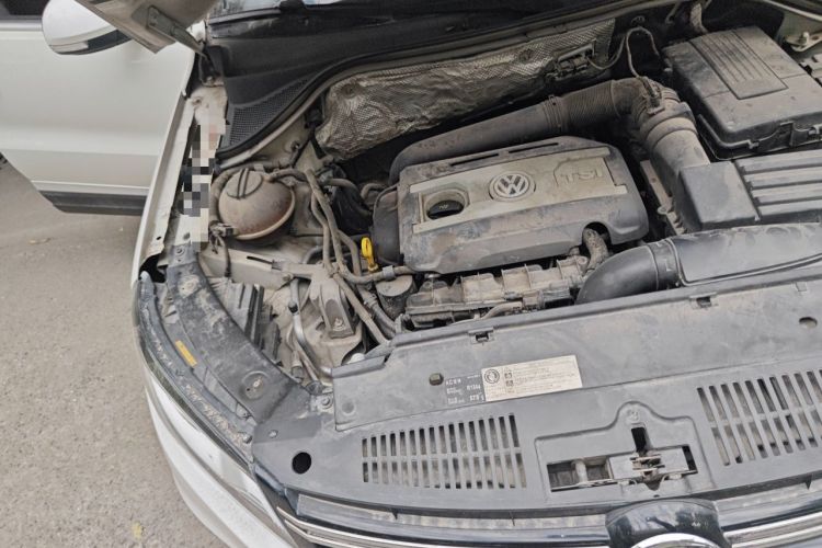 Used Volkswagen Tiguan 2015 1.8TSI Automatic Two-Wheel Drive Luxury Model Engine Bay Right