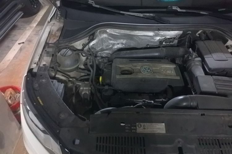 Used Volkswagen Tiguan 2015 1.8TSI Automatic Two-Wheel Drive Luxury Model Engine Bay Right