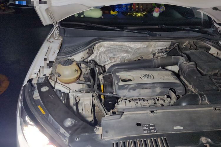 Used Volkswagen Tiguan 2015 1.8TSI Automatic Two-Wheel Drive Comfort Edition Engine Bay Right