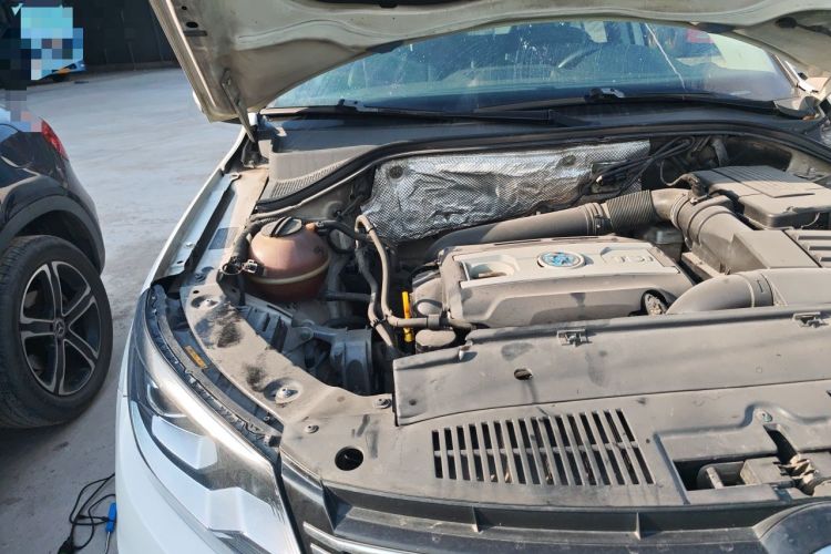Used Volkswagen Tiguan 2015 1.8TSI Automatic Two-Wheel Drive Comfort Edition Engine Bay Right