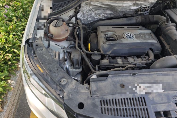 Used Volkswagen Tiguan 2015 1.8TSI Manual Two-Wheel-Drive Limited Edition Engine Bay Right
