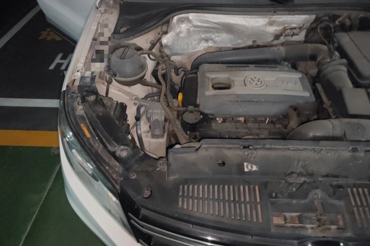 Used Volkswagen Tiguan 2015 1.8TSI Automatic Two-Wheel Drive Luxury Model Engine Bay Right