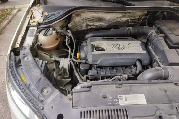 Used Volkswagen Tiguan 2015 1.8TSI Automatic Two-Wheel Drive Luxury Model Engine Bay Right