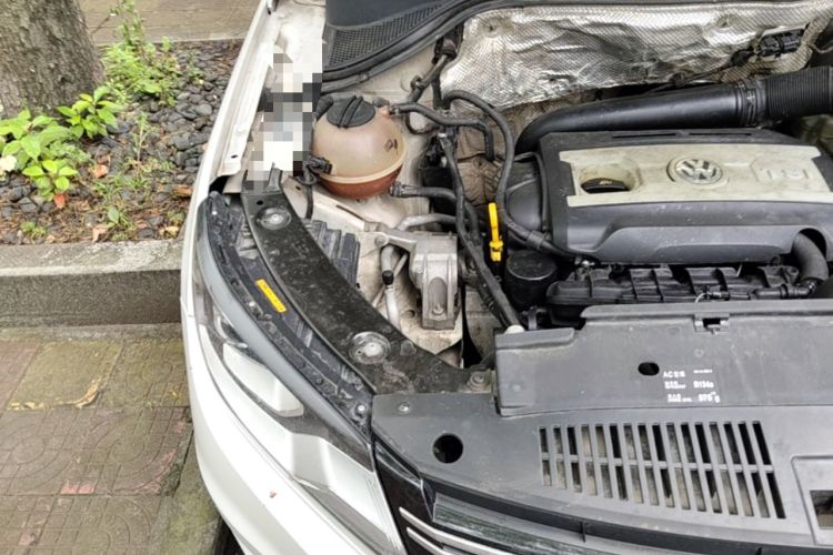 Used Volkswagen Tiguan 2015 1.8TSI Automatic Two-Wheel Drive Trend Edition Engine Bay Right