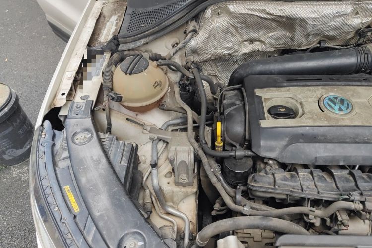 Used Volkswagen Tiguan 2015 1.8TSI Automatic Two-Wheel Drive Luxury Model Engine Bay Right