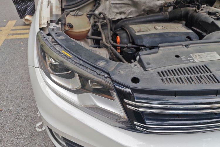 Used Volkswagen Tiguan 2015 1.8TSI Automatic Two-Wheel Drive Comfort Edition Engine Bay Right