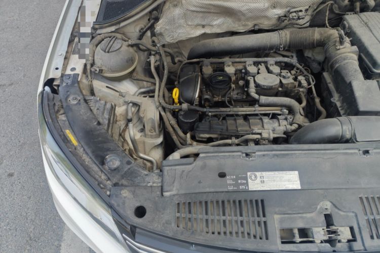 Used Volkswagen Tiguan 2015 1.8TSI Automatic All-Wheel-Drive Luxury Model Engine Bay Right