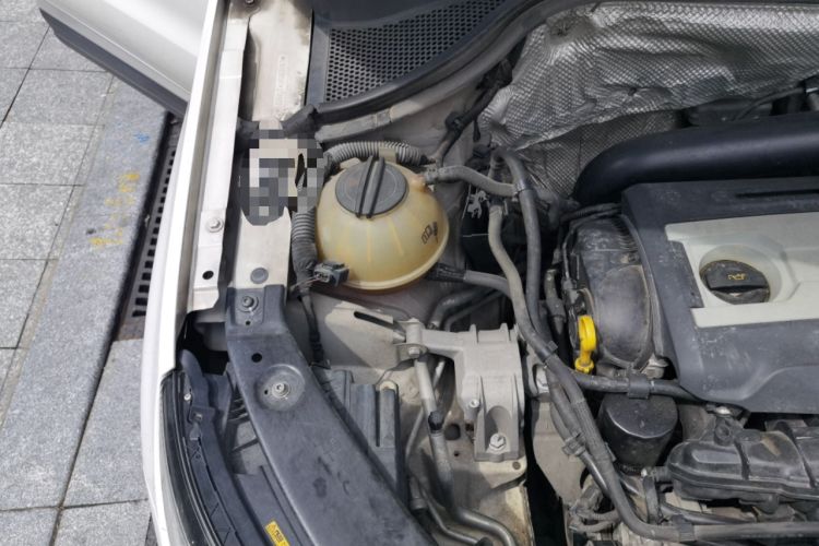 Used Volkswagen Tiguan 2015 1.8TSI Automatic Two-Wheel Drive Luxury Model Engine Bay Right