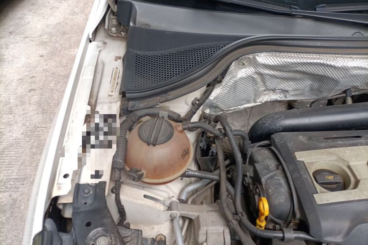 Used Volkswagen Tiguan 2015 1.8TSI Automatic All-Wheel-Drive Luxury Model Engine Bay Right