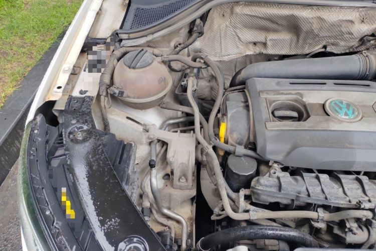 Used Volkswagen Tiguan 2015 1.8TSI Automatic All-Wheel-Drive Luxury Model Engine Bay Right