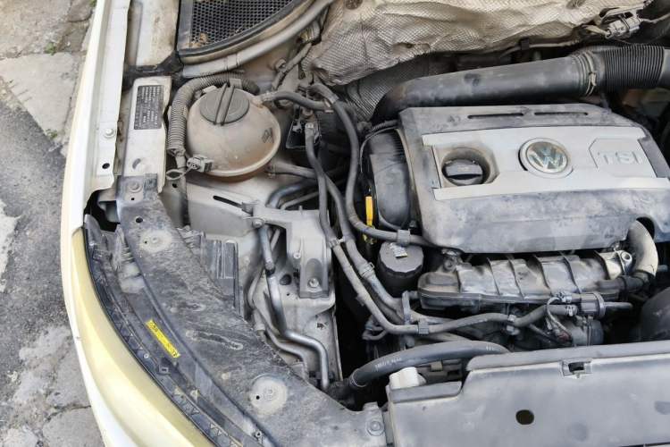 Used Volkswagen Tiguan 2015 1.8TSI Automatic All-Wheel Drive Comfort Edition Engine Bay Right