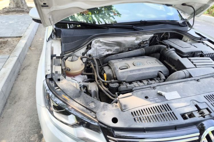 Used Volkswagen Tiguan 2015 1.8TSI Automatic Two-Wheel Drive Comfort Edition Engine Bay Right