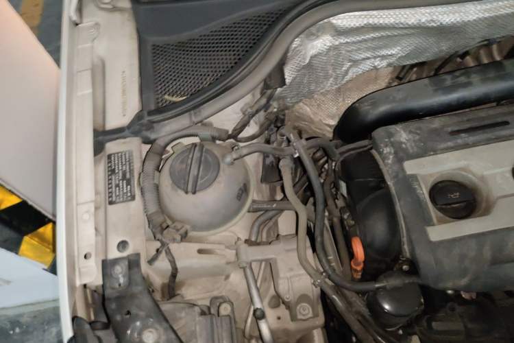 Used Volkswagen Tiguan 2015 1.8TSI Automatic Two-Wheel Drive Luxury Model Engine Bay Right