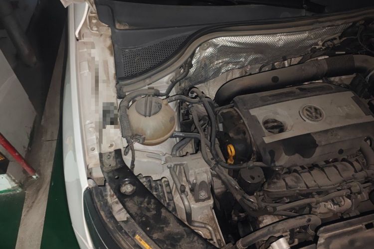 Used Volkswagen Tiguan 2015 1.8TSI Automatic Two-Wheel Drive Luxury Model Engine Bay Right