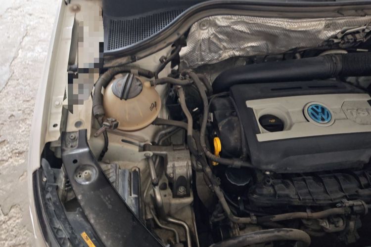 Used Volkswagen Tiguan 2015 1.8TSI Automatic Two-Wheel Drive Luxury Model Engine Bay Right