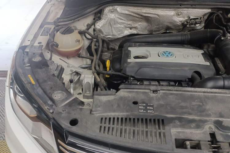 Used Volkswagen Tiguan 2015 1.8TSI Automatic Two-Wheel Drive Comfort Edition Engine Bay Right
