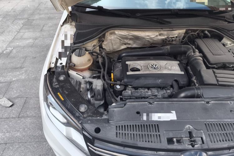 Used Volkswagen Tiguan 2015 1.8TSI Manual Two-Wheel-Drive Limited Edition Engine Bay Right