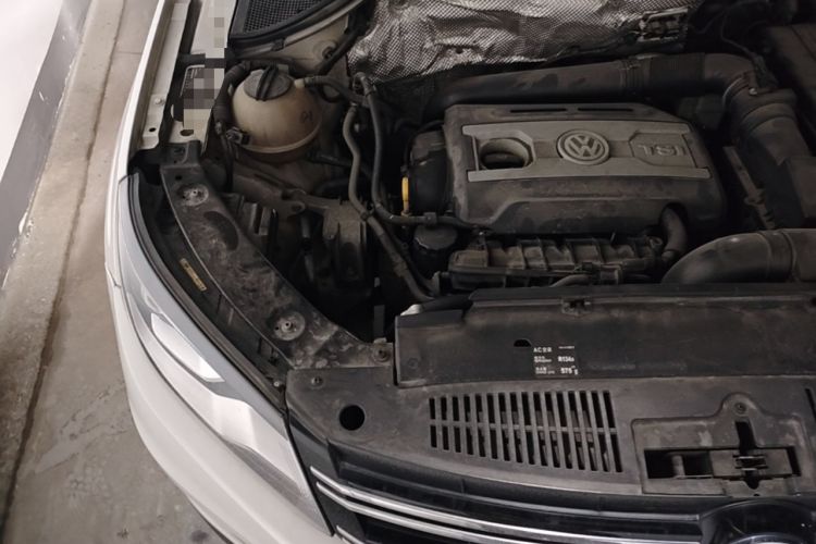 Used Volkswagen Tiguan 2015 1.8TSI Automatic Two-Wheel Drive Luxury Model Engine Bay Right