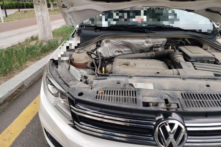 Used Volkswagen Tiguan 2015 1.8TSI Automatic Two-Wheel Drive Luxury Model Engine Bay Right