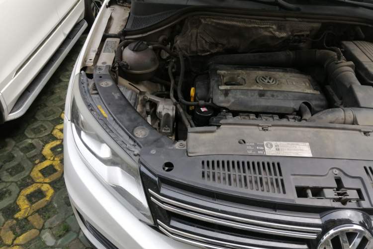 Used Volkswagen Tiguan 2015 1.8TSI Automatic Two-Wheel Drive Luxury Model Engine Bay Right