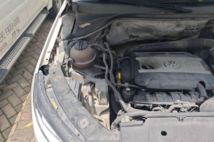 Used Volkswagen Tiguan 2015 1.8TSI Automatic Two-Wheel Drive Luxury Model Engine Bay Right