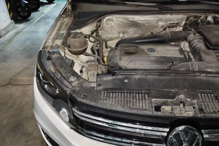 Used Volkswagen Tiguan 2015 1.8TSI Automatic Two-Wheel Drive Comfort Edition Engine Bay Right