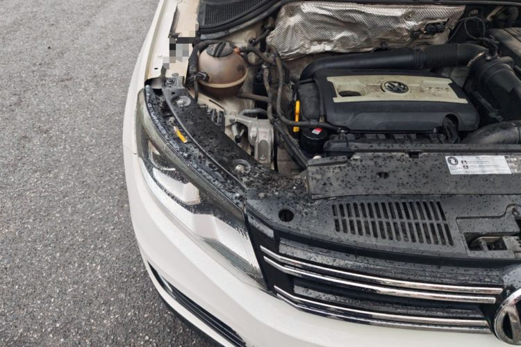 Used Volkswagen Tiguan 2015 2.0 TSI Automatic All-Wheel Drive Luxury Edition Engine Bay Right