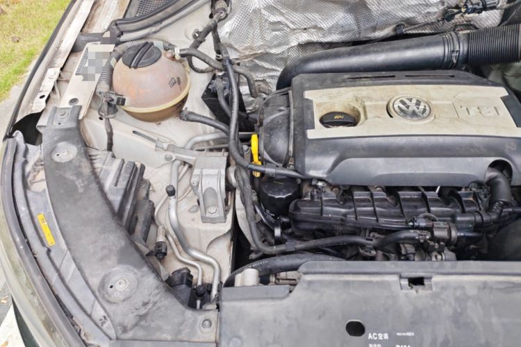 Used Volkswagen Tiguan 2015 1.8TSI Automatic Two-Wheel Drive Comfort Edition Engine Bay Right