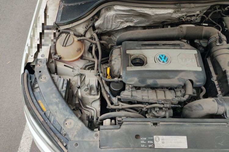 Used Volkswagen Tiguan 2015 1.8TSI Automatic Two-Wheel Drive Luxury Model Engine Bay Right