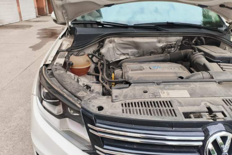 Used Volkswagen Tiguan 2015 1.8TSI Automatic Two-Wheel Drive Luxury Model Engine Bay Right