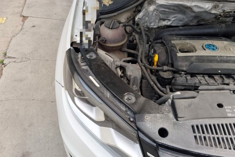 Used Volkswagen Tiguan 2015 1.8TSI Automatic Two-Wheel Drive Trend Edition Engine Bay Right