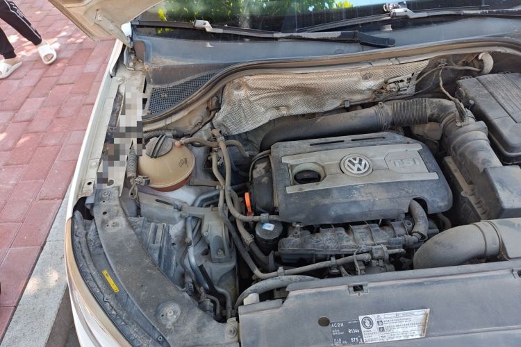 Used Volkswagen Tiguan 2015 1.8TSI Automatic Two-Wheel Drive Trend Edition Engine Bay Right
