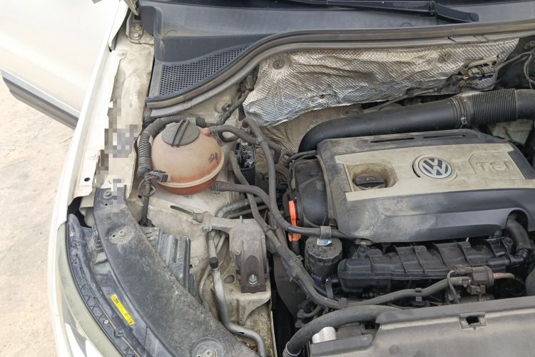 Used Volkswagen Tiguan 2015 1.8TSI Automatic All-Wheel-Drive Luxury Model Engine Bay Right