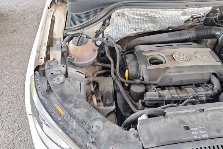 Used Volkswagen Tiguan 2015 1.8TSI Automatic All-Wheel-Drive Luxury Model Engine Bay Right