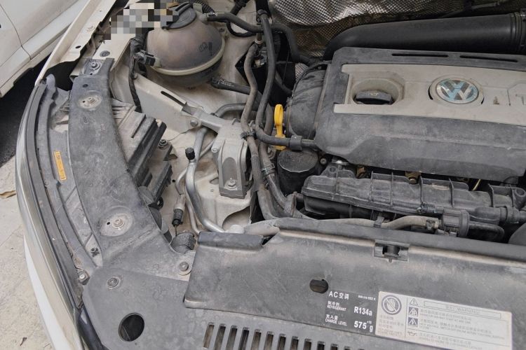 Used Volkswagen Tiguan 2015 1.8TSI Automatic Two-Wheel Drive Luxury Model Engine Bay Right