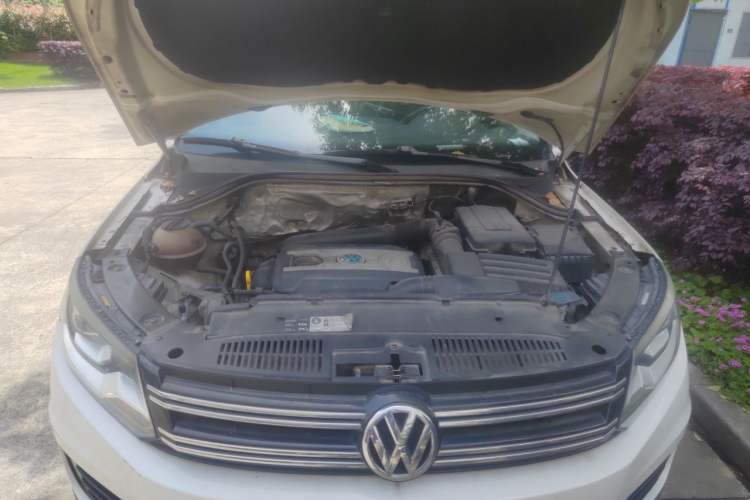 Used Volkswagen Tiguan 2015 1.8TSI Automatic All-Wheel-Drive Luxury Model Engine Bay