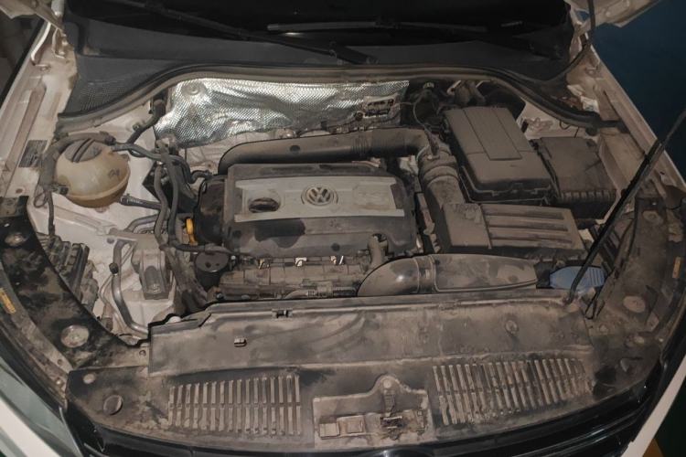 Used Volkswagen Tiguan 2015 1.8TSI Automatic Two-Wheel Drive Luxury Model Engine Bay