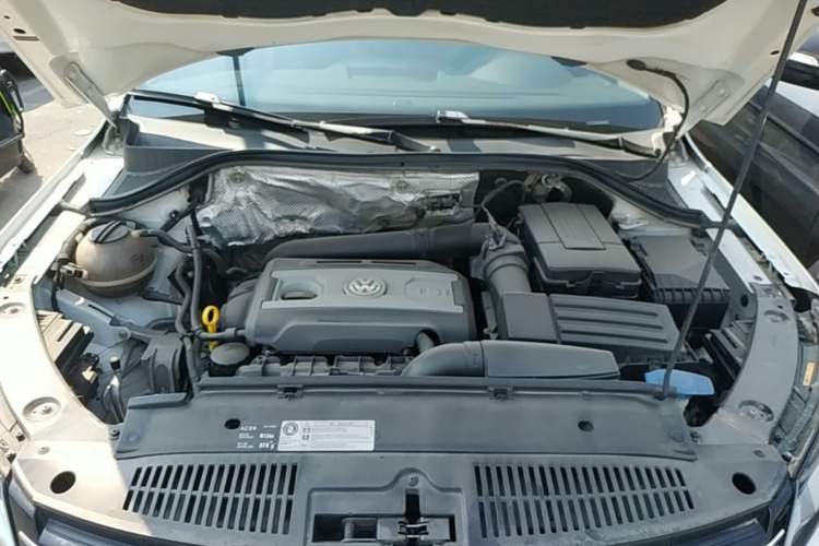 Used Volkswagen Tiguan 2015 1.8TSI Automatic Two-Wheel Drive Trend Edition Engine Bay