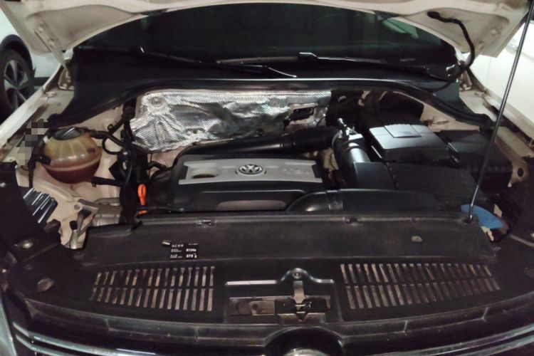 Used Volkswagen Tiguan 2015 2.0 TSI Automatic All-Wheel Drive Luxury Edition Engine Bay