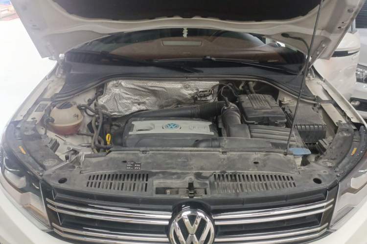 Used Volkswagen Tiguan 2015 1.8TSI Automatic Two-Wheel Drive Comfort Edition Engine Bay