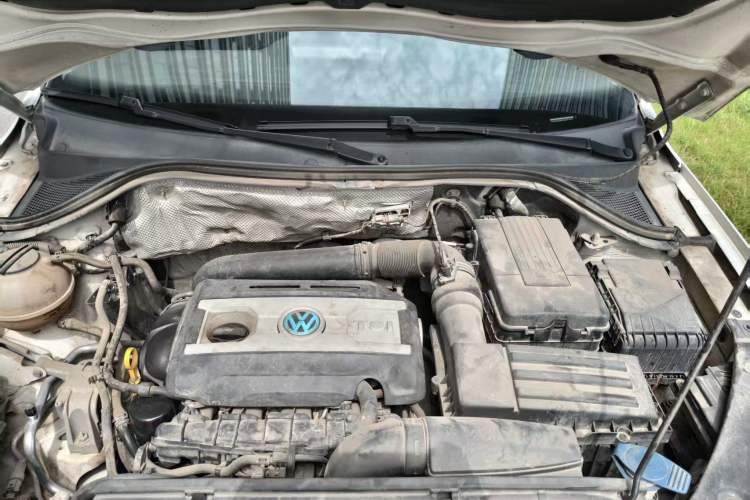 Used Volkswagen Tiguan 2015 1.8TSI Automatic Two-Wheel Drive Luxury Model Engine Bay