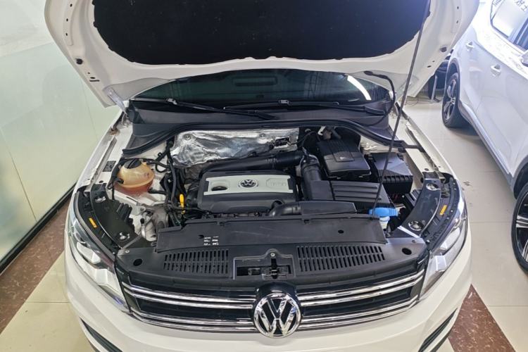 Used Volkswagen Tiguan 2015 1.8TSI Automatic Two-Wheel Drive Luxury Model Engine Bay