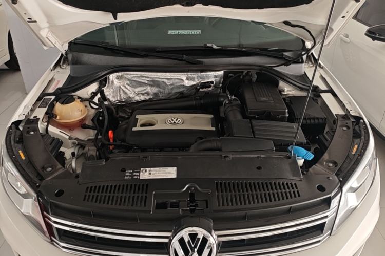 Used Volkswagen Tiguan 2015 1.8TSI Automatic All-Wheel-Drive Luxury Model Engine Bay
