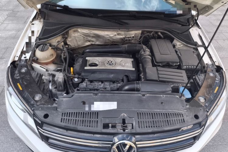 Used Volkswagen Tiguan 2015 1.8TSI Manual Two-Wheel-Drive Limited Edition Engine Bay