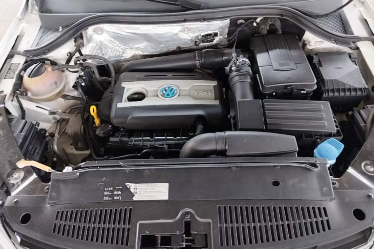 Used Volkswagen Tiguan 2015 1.8TSI Automatic Two-Wheel Drive Luxury Model Engine Bay