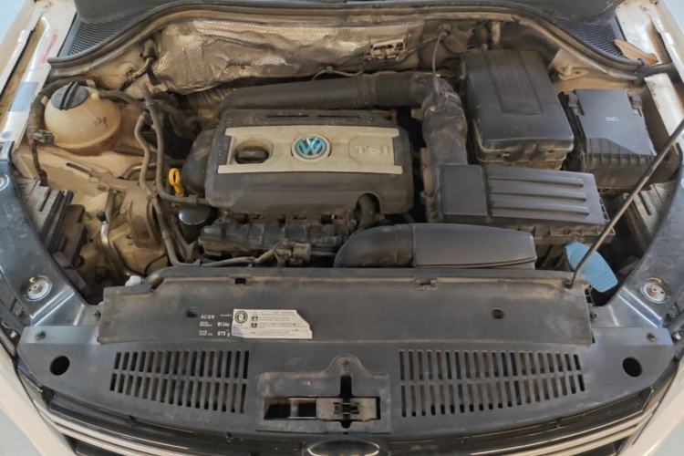 Used Volkswagen Tiguan 2015 1.8TSI Automatic Two-Wheel Drive Luxury Model Engine Bay