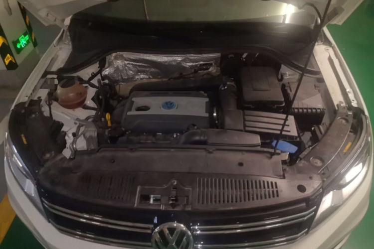 Used Volkswagen Tiguan 2015 1.8TSI Automatic All-Wheel-Drive Luxury Model Engine Bay