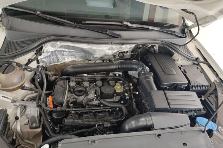 Used Volkswagen Tiguan 2015 1.8TSI Automatic All-Wheel-Drive Luxury Model Engine Bay